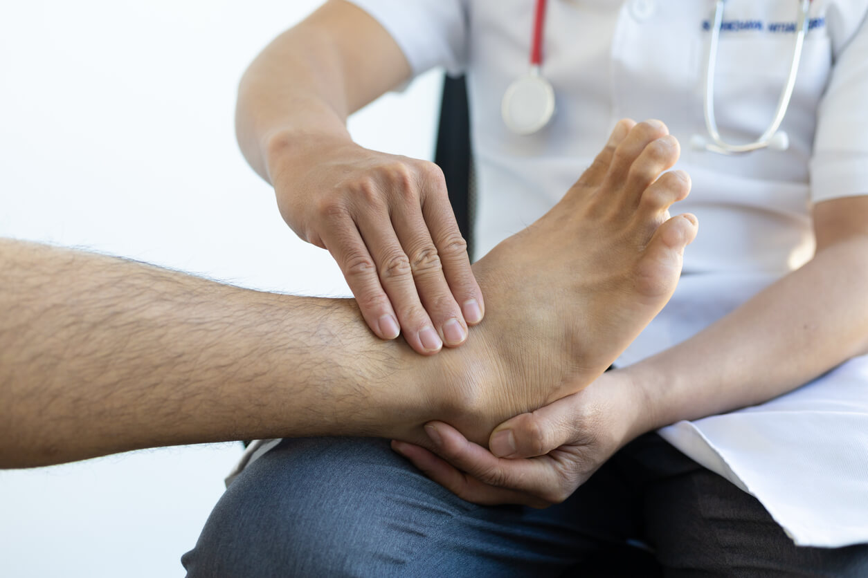 Shoes and Foot Pain: How Proper Footwear Can Alleviate Discomfort